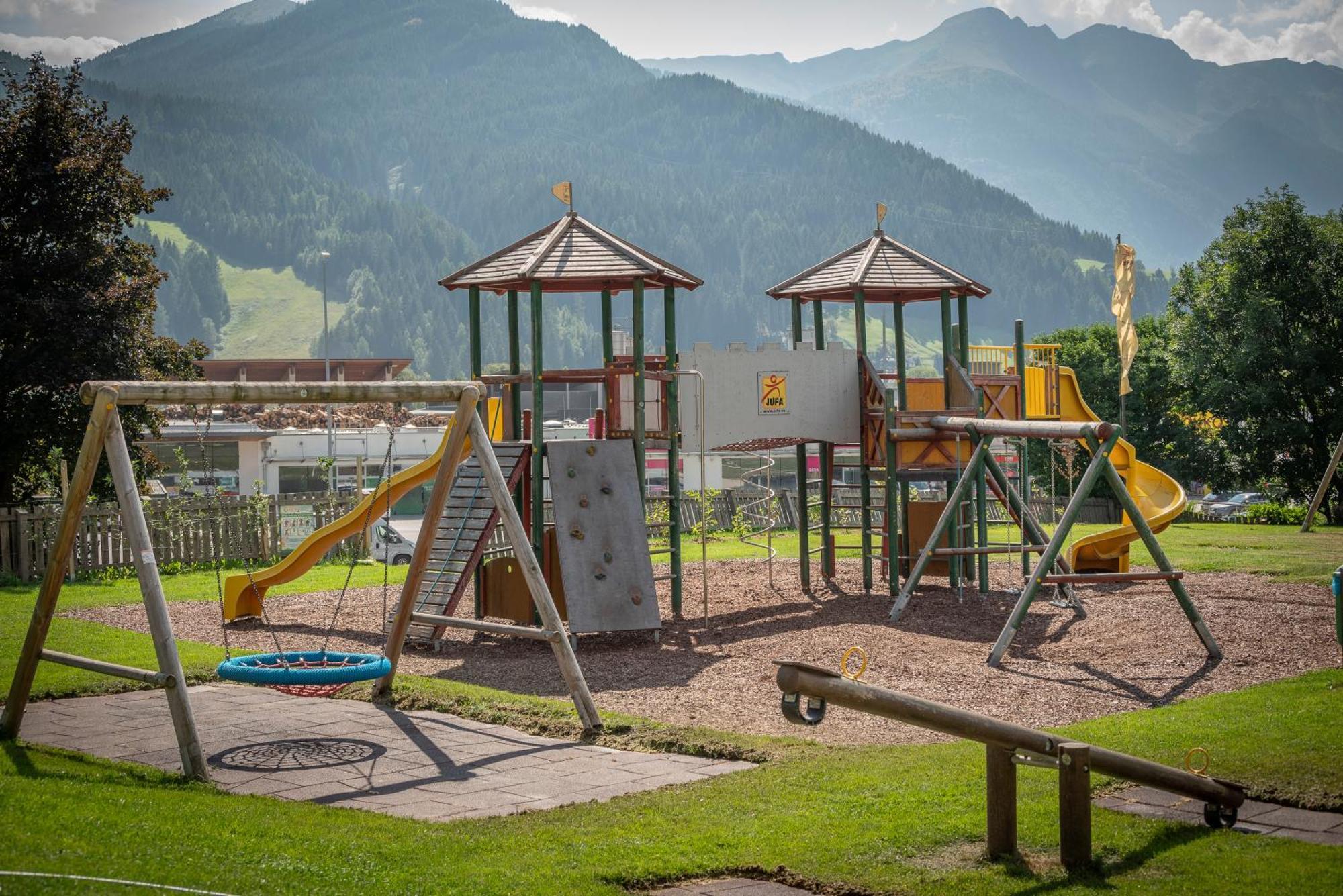 JUFA Hotel Lungau Sankt Michael im Lungau Bagian luar foto