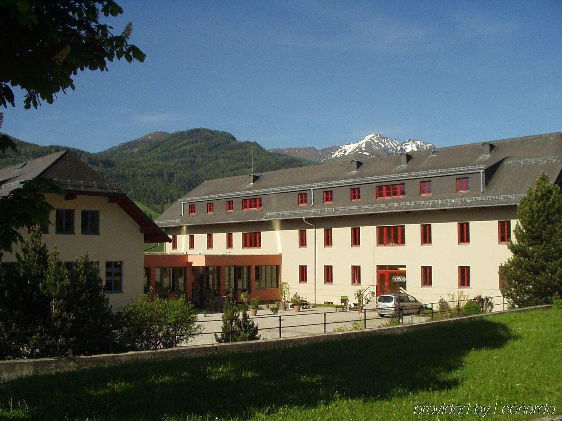 JUFA Hotel Lungau Sankt Michael im Lungau Bagian luar foto