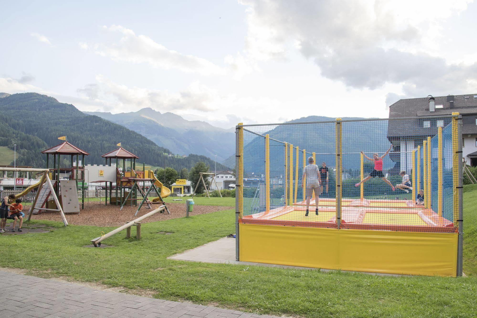JUFA Hotel Lungau Sankt Michael im Lungau Bagian luar foto
